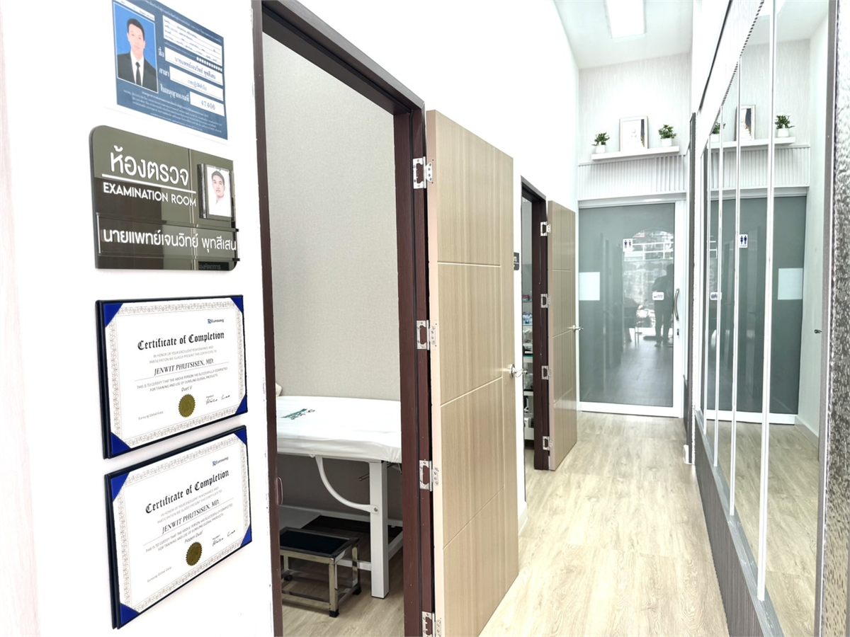 ห้องตรวจภายใน DR.JEN+ Clinic เมืองพัทยา