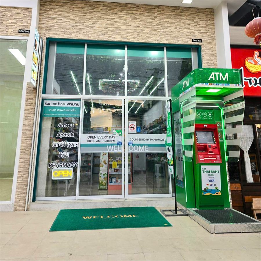 หน้าร้าน DR.JEN Pharmacy สาขาพระตำหนัก